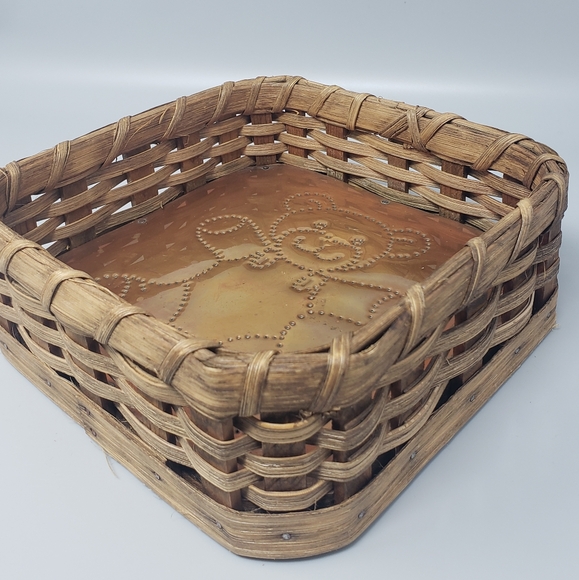 Handmade Woven Basket With Copper Bottom - Picture 4 of 11